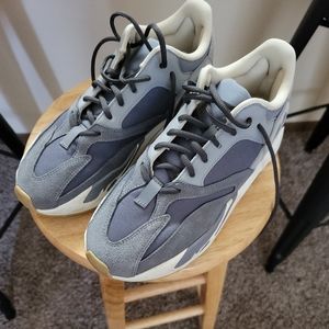 Yeezy 700 Magnet